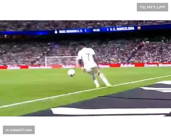 贝林厄姆助攻姆巴佩破门，皇马半场2-1领先巴萨